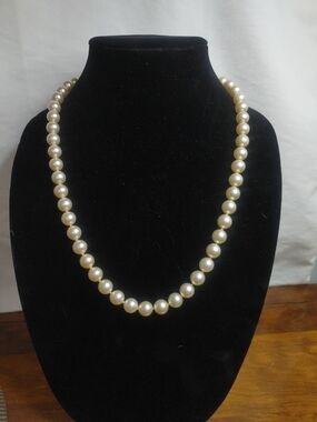 Vintage 80s Majorica Princess Length Cream Knotted Pearl Necklace Women